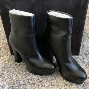 Black heeled boots